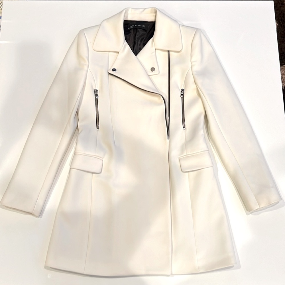 Zara Asymmetrical zipper closure coat, pockets, lined, ivory, soft fabric